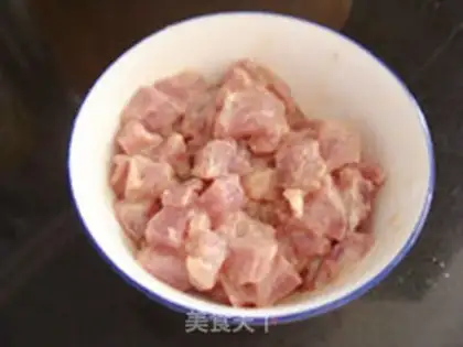 Make walnut fried meat step 1