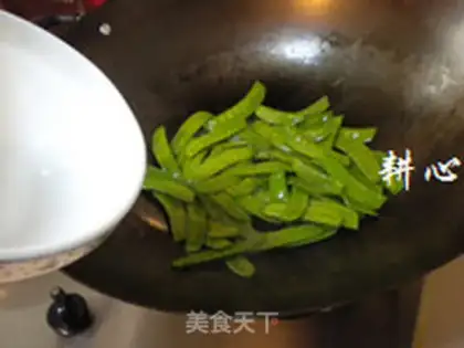 Make The beanfish fried Dutch beans step 4