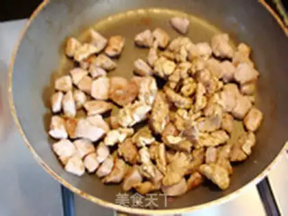 Make walnut fried meat step 5