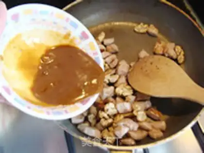 Make walnut fried meat step 6