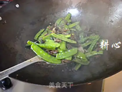 Make The beanfish fried Dutch beans step 7