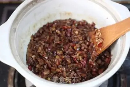 Make Red-tree cake step 5