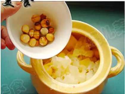 Make The pineapple silver ear soup step 7