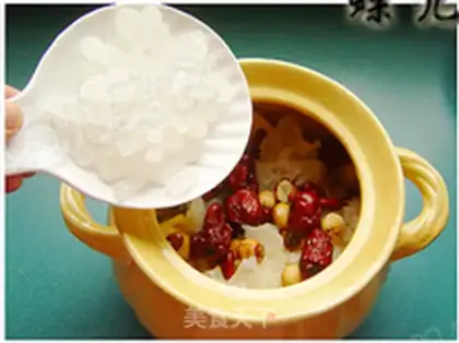 Make The pineapple silver ear soup step 10