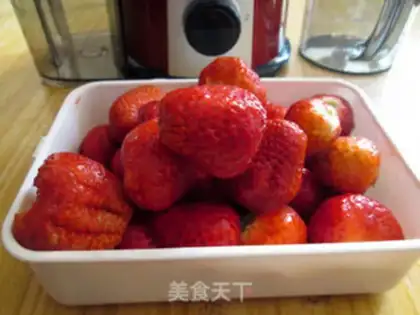 Make Fresh strawberry juice step 2