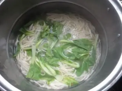 Make Tomato egg noodles step 6