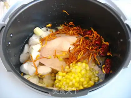 Make Chicken soup from Worm Herbs Mountain step 3