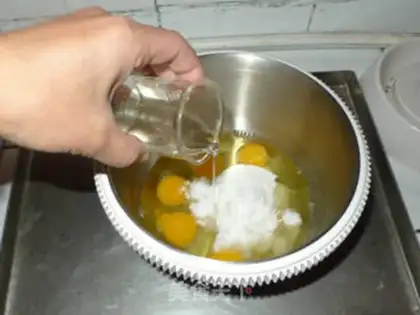 Make French honey sponge cake step 2