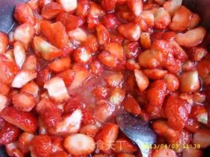 Make Homemade strawberry sauce step 2