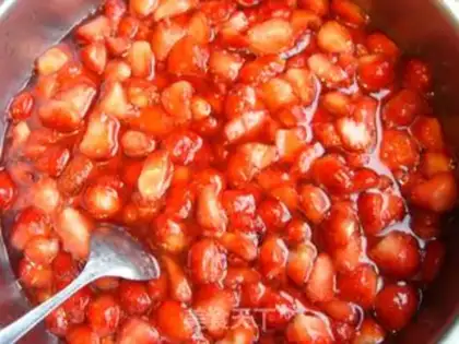 Make Homemade strawberry sauce step 3