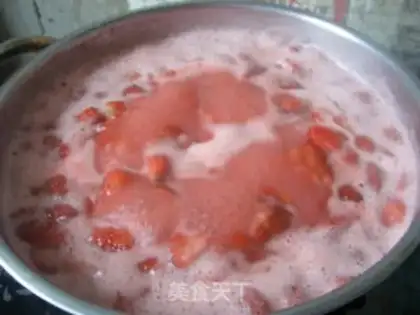 Make Homemade strawberry sauce step 4