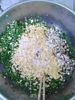 Make Cream of eggs and shrimp step 0