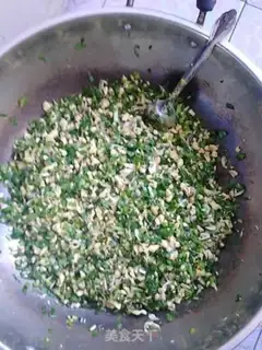 Make Cream of eggs and shrimp step 1