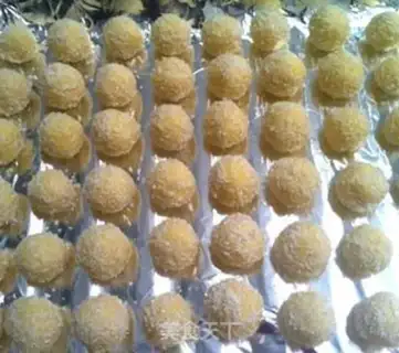 Make Gold coconut ball step 9