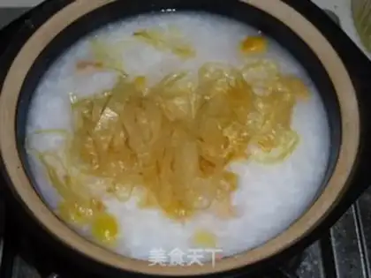 Make Porridge of white fruit and berry step 3