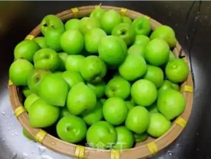 Make Green plum wine step 0
