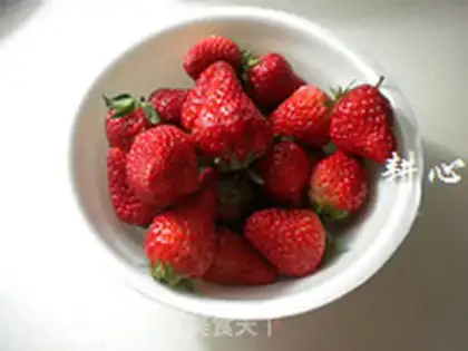 Make Fresh strawberry juice step 0