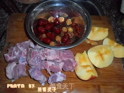 Make Pork soup with figs step 0