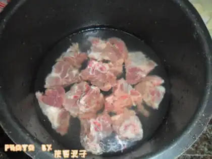 Make Pork soup with figs step 1