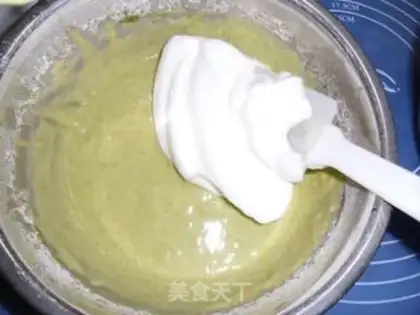 Make caterpillar cake roll step 6