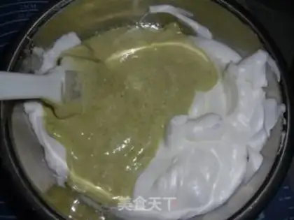 Make caterpillar cake roll step 7