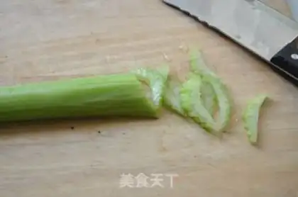 Make Celery with chicken silk step 0