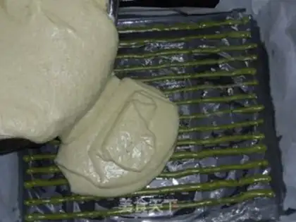 Make caterpillar cake roll step 11