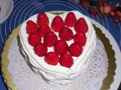 Make Strawberry cream cake step 16