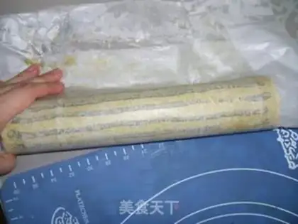 Make caterpillar cake roll step 14