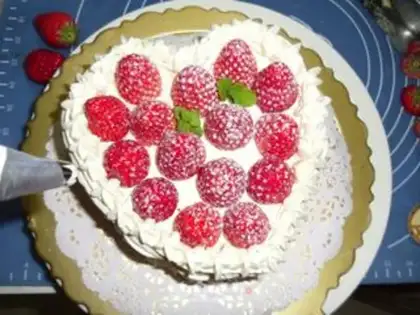 Make Strawberry cream cake step 18