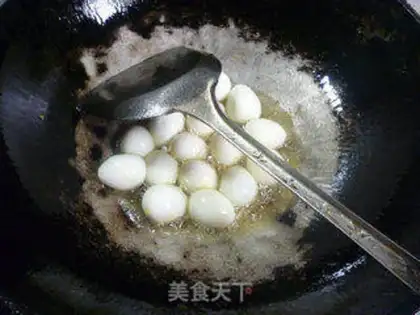 Make Scrambled quail eggs step 4