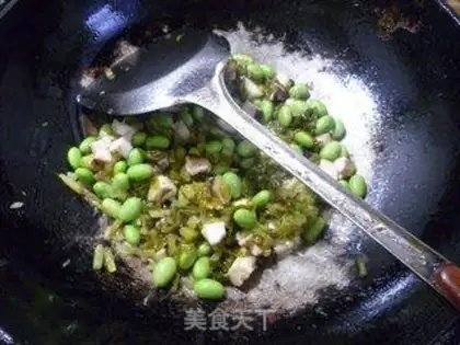 Make Snow mushrooms, fried beans step 10