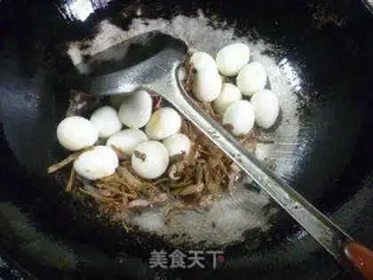 Make Scrambled quail eggs step 5