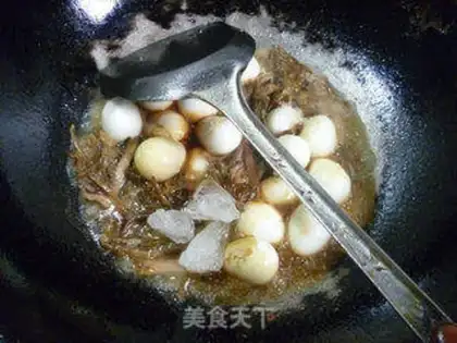 Make Scrambled quail eggs step 7