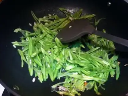 Make Bacon four season beans step 1