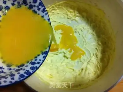 Make Gold full of coconut balls step 1