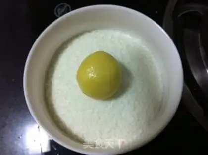 Make Gold full of coconut balls step 4