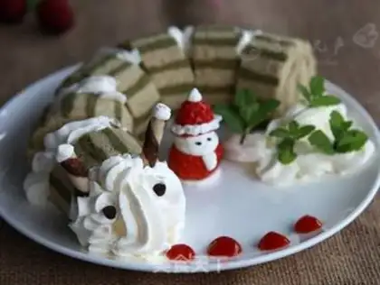 Make caterpillar cake roll step 18