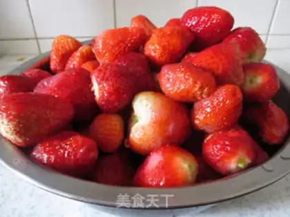 Make Strawberry jam step 1