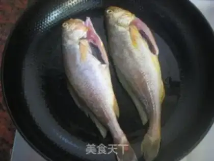 Make Dried yellow fish step 2