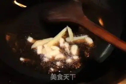 Make Garlic sprouts back to the pot step 4