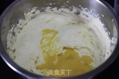 Make Pineapple flip cake step 2