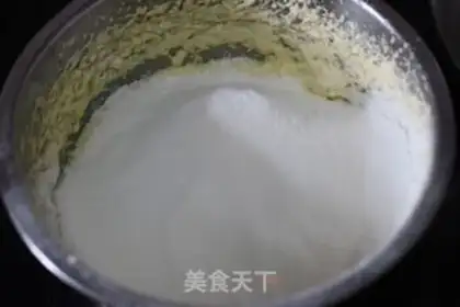 Make Pineapple flip cake step 4