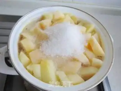 Make Homemade apple sauce step 4