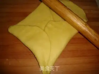 Make Tasty egg tarts step 8