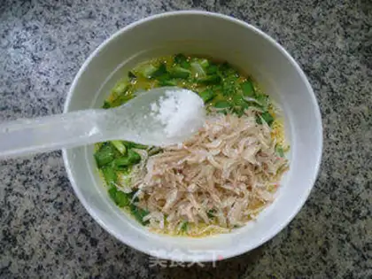 Make Shrimp skin fried eggs step 4
