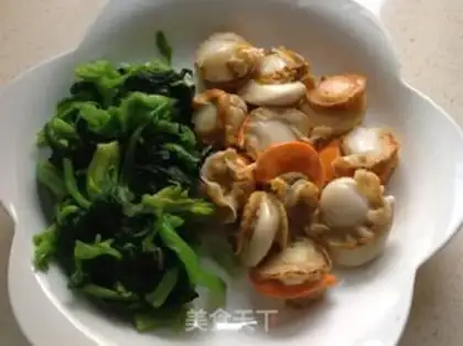 Make Scalloping spinach step 0