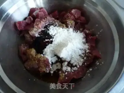 Make Black pepper toothpick beef step 5
