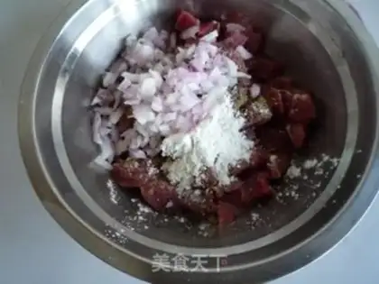 Make Black pepper toothpick beef step 7
