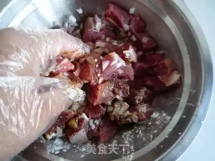 Make Black pepper toothpick beef step 8